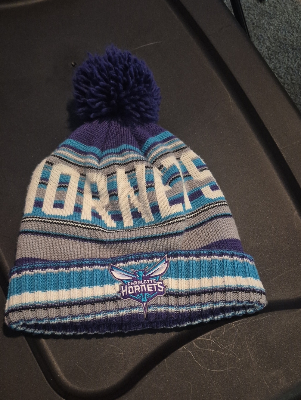 Mtchell And Ness Charlote Hornets Purple Knit Pom Beanie